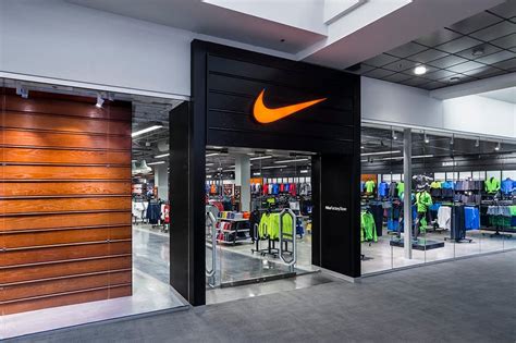 NIKE FACTORY STORE .